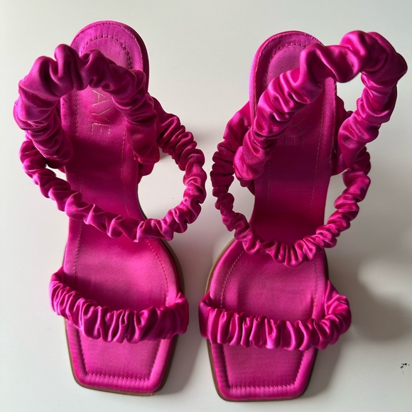 Revolve Raye Kia Heels in HOT PINK Satin Scrunchie Size 8.5 - Picture 2 of 10